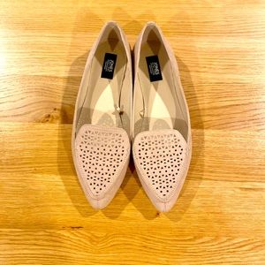 The perfect nude ballet flats!!